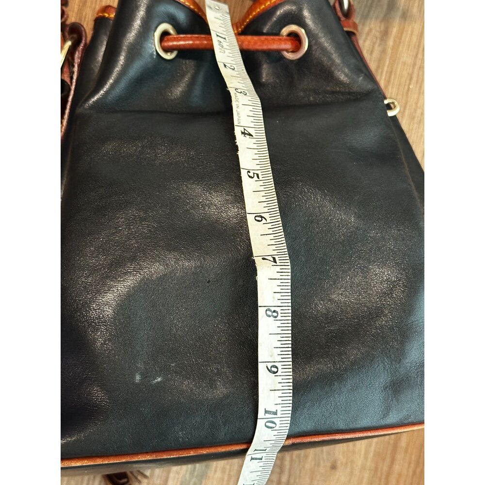 Dooney & Bourke Florentine Vanchetta Black Bucket Bag EUC ☔️ - Picture 9 of 10
